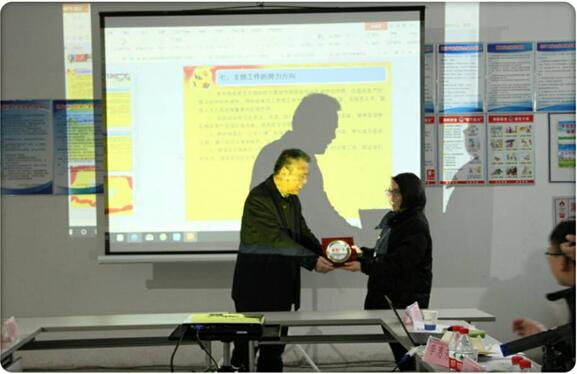 集團(tuán)公司領(lǐng)導(dǎo)參加武燃設(shè)計(jì)院第二黨支部支部主題黨日活動(dòng)