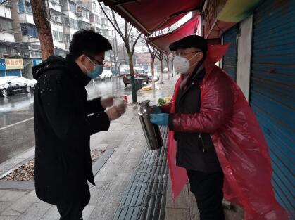 風雨無阻 傳遞溫暖——燃氣集團公司領導奔赴戰(zhàn)“疫”一線，一起守護“生病”的城市