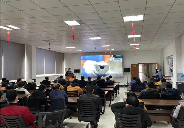 第二屆管道螺紋滾絲機理論及操作培訓在華中數控鄂州公司舉辦