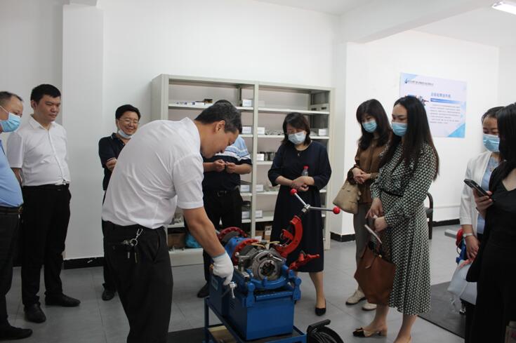 花橋街道市、區(qū)人大代表開展“三進”活動調(diào)研武燃設(shè)計院