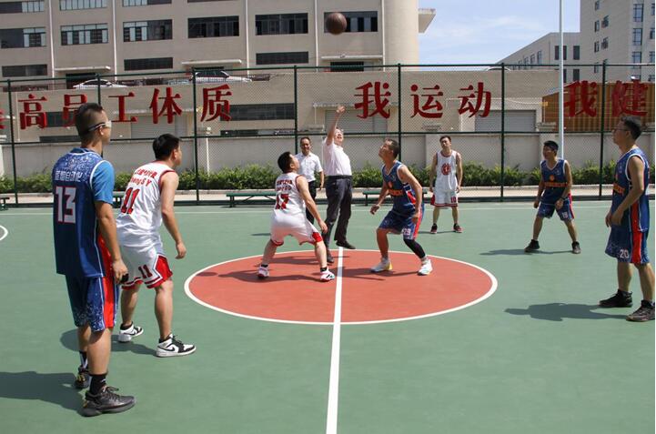 堅守初心跟黨走，努力拼搏慶黨節